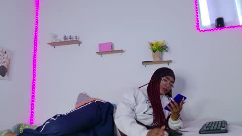 nahomy_james25 online show from 02/01/25, 03:07