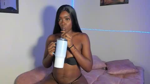 Snapshot of nahomy_smiiths chatting on 03/02/26, 10:38 Nahomy online show from 03/02/26, 10:38