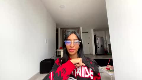 Nahomy  online show from 12/21/25, 08:49