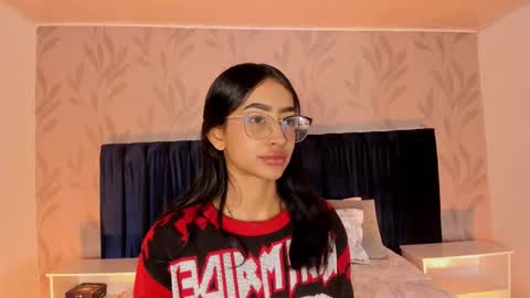 Nahomy  online show from 12/22/25, 12:24