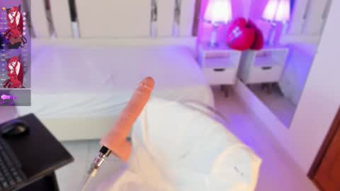 Nahomy Roberts online show from 10/25/25, 12:23