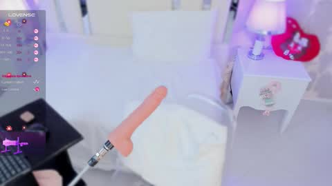 Nahomy Roberts online show from 11/15/25, 01:07