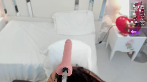 Nahomy Roberts online show from 12/22/25, 11:40