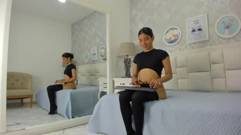 Snapshot of naia_cox chatting on 05/25/26, 03:34 naia_cox online show from 05/25/26, 03:34