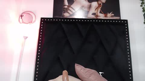 Naia x online show from 02/05/25, 11:06