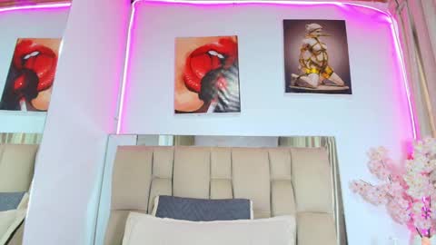 Naia x online show from 04/17/26, 07:06