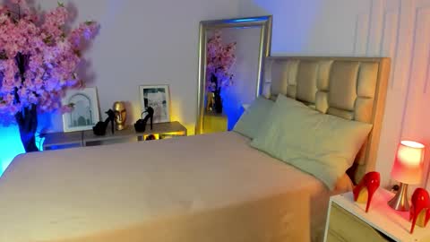 Ana online show from 11/25/25, 09:04