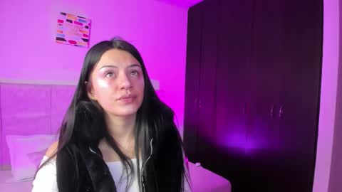 Snapshot of naiavoss chatting on 11/18/25, 12:20 naiavoss online show from 11/18/25, 12:20