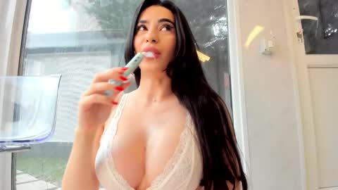 Naila online show from 03/25/26, 07:03