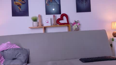 nairagold_ online show from 04/07/26, 12:55