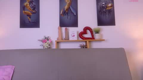 nairagold_ online show from 05/24/26, 12:37