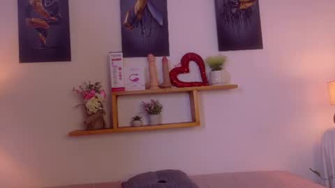 Snapshot of nairagold_ chatting on 06/14/26, 12:41 nairagold_ online show from 06/14/26, 12:41