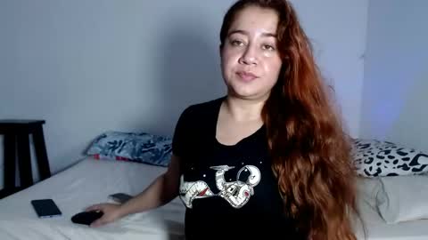 Snapshot of naive_natty1 chatting on 05/06/26, 06:24 Natalia Flores online show from 05/06/26, 06:24