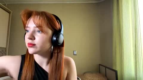 Snapshot of nakitawiggin chatting on 02/14/26, 09:06 Luna online show from 02/14/26, 09:06