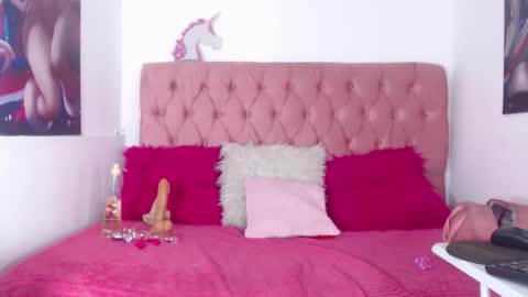 NALAROY online show from 10/27/25, 04:11