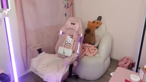 nami_usagi online show from 11/13/25, 02:49