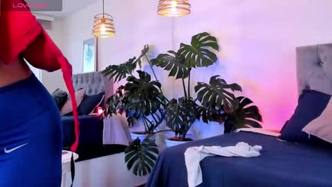 nami online show from 11/06/25, 07:04