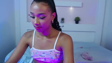 Snapshot of namoismith chatting on 12/24/24, 09:50 Namoi Smith online show from 12/24/24, 09:50