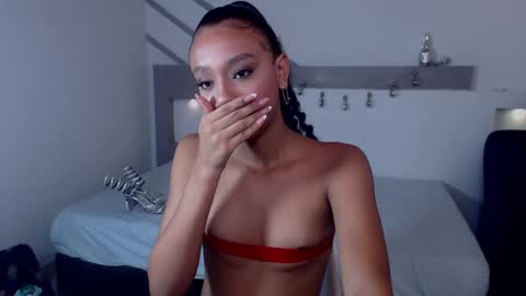 Snapshot of namoismith chatting on 12/29/24, 03:33 Namoi Smith online show from 12/29/24, 03:33