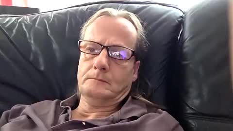 Snapshot of namorreyeb chatting on 11/25/25, 10:26 namorreyeb online show from 11/25/25, 10:26