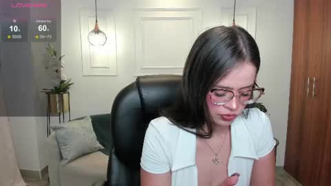 Snapshot of nanaa_snow chatting on 06/30/26, 01:17 Nanaa snow online show from 06/30/26, 01:17