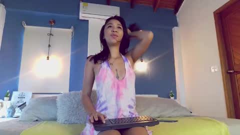 Snapshot of nanamilan_ chatting on 12/21/25, 12:34 Nana Milan online show from 12/21/25, 12:34