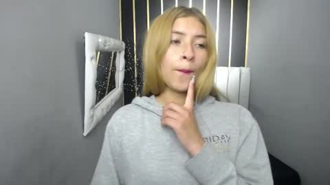 Snapshot of nancy_blonde chatting on 05/19/26, 02:12 nancy blonde online show from 05/19/26, 02:12