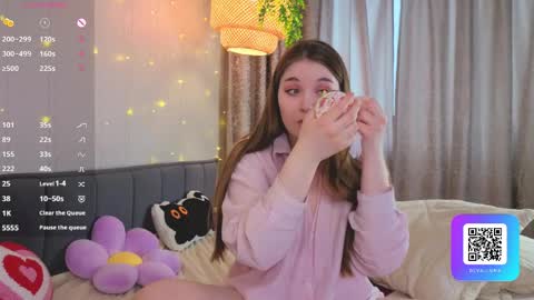 Luna online show from 04/18/26, 05:11