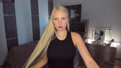 Snapshot of nancysummer chatting on 07/20/26, 10:18 NancySummer online show from 07/20/26, 10:18