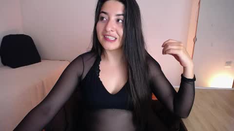 Snapshot of nani_gutierrez chatting on 05/19/26, 10:38 Nani online show from 05/19/26, 10:38