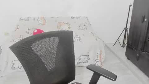 Snapshot of naoko_uwu chatting on 06/17/26, 01:01 Naoko online show from 06/17/26, 01:01