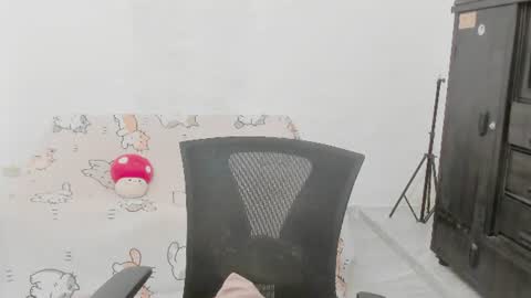 Snapshot of naoko_uwu chatting on 06/18/26, 01:04 Naoko online show from 06/18/26, 01:04