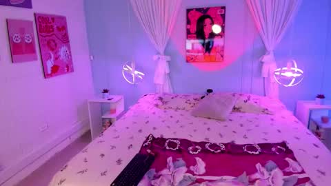 Snapshot of naomi_campell chatting on 02/13/26, 08:27 Naomi online show from 02/13/26, 08:27