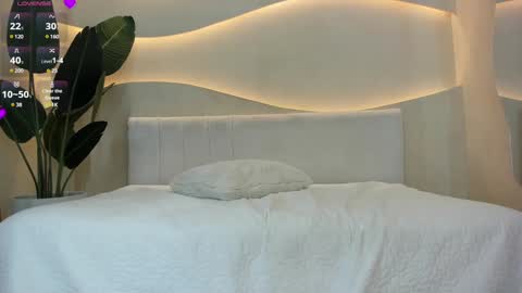 Naomi  online show from 01/06/25, 10:26