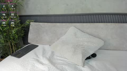 Naomi  online show from 01/31/25, 07:40