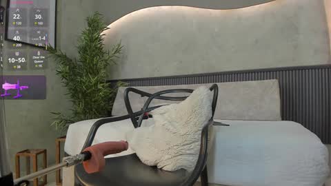 Naomi  online show from 01/31/25, 10:42