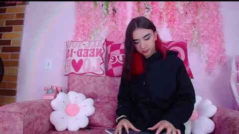 Snapshot of naomi_femme chatting on 05/18/26, 10:32 naomi_femme online show from 05/18/26, 10:32