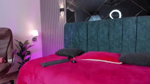 Naomi online show from 02/21/26, 12:06