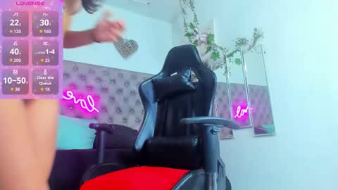 Naomi online show from 11/24/25, 11:10