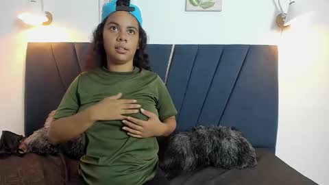 naomi_x0 online show from 12/03/25, 01:42