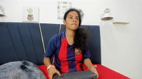 naomi_x0 online show from 12/18/25, 03:29