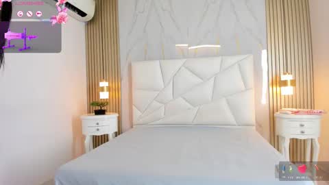 Snapshot of naomibely chatting on 02/25/26, 12:26 Naomi online show from 02/25/26, 12:26