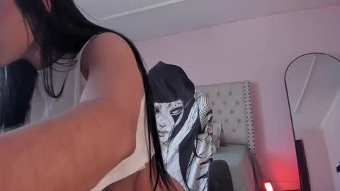 Snapshot of naomibrinks1 chatting on 11/02/25, 05:15 Heidy  online show from 11/02/25, 05:15