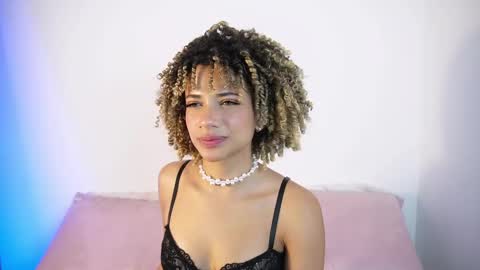 Snapshot of naomidawsonn chatting on 06/02/26, 12:01 naomidawson online show from 06/02/26, 12:01