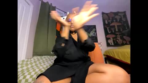 Naomigiirl6 online show from 01/02/25, 06:01