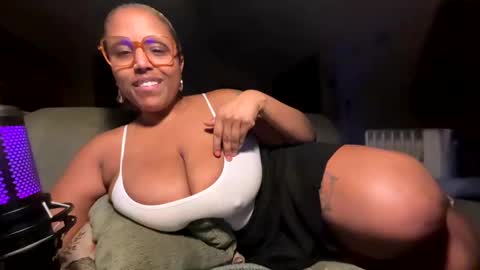 Naomigiirl6 online show from 03/03/25, 09:55
