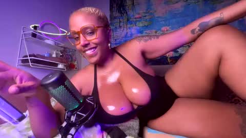 Naomigiirl6 online show from 03/12/25, 07:46