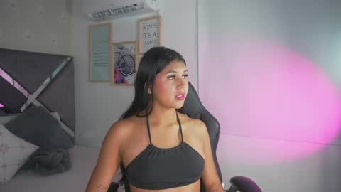 Naomi-Gray  online show from 04/25/26, 07:11