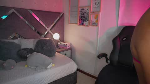 Naomi-Gray  online show from 06/08/26, 08:42