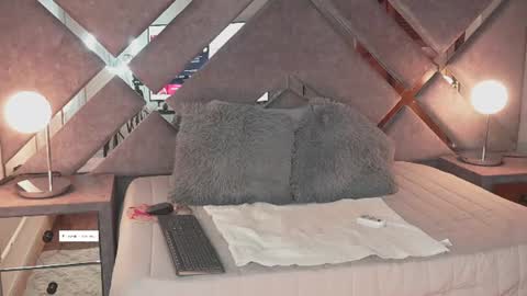 Snapshot of naomigray__ chatting on 07/28/26, 06:42 Naomi-Gray online show from 07/28/26, 06:42